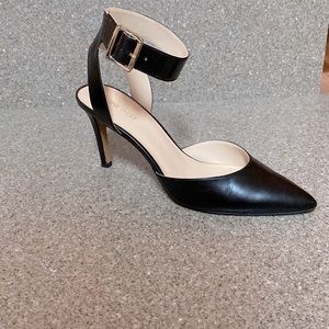 Nine West, black 3-1/2” heel with pointed toe & wide ankle strap.  Size 9-1/2 M